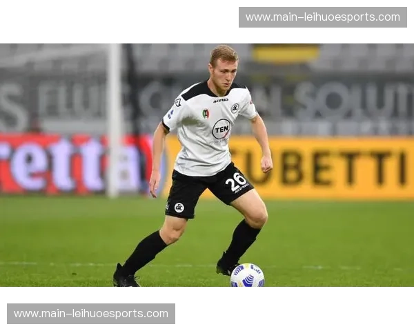 曼迪六次拦截稳定军心 里尔中卫在梅茨一战展现防守阅读能力